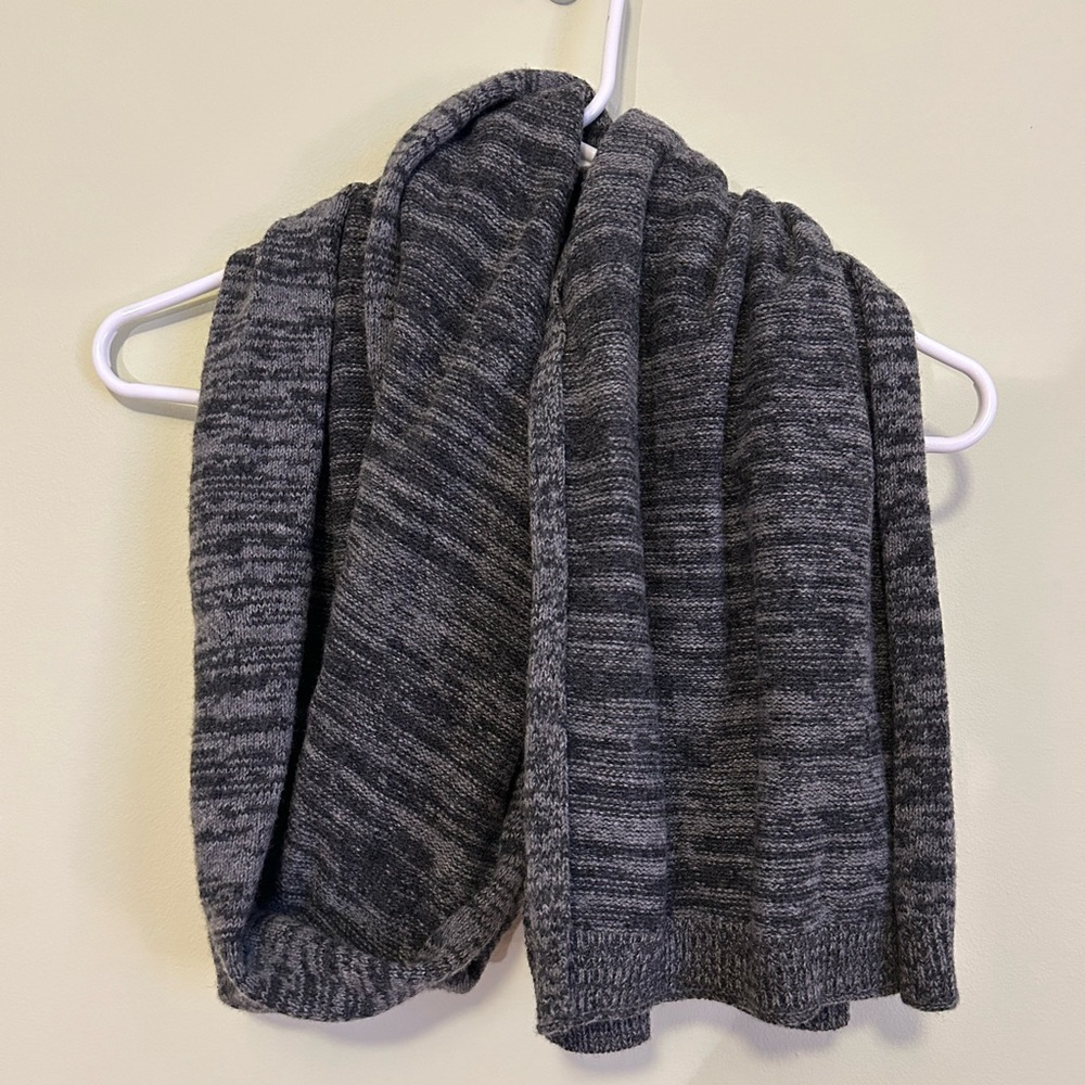 Club Monaco Men's 100% Wool Gray Marled Scarf